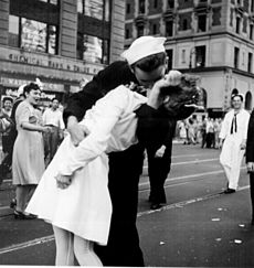 Kissing the War Goodbye, fotografía de Victor Jorgensen.