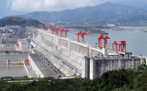 Presa de las 3 gargantas en China, construída sobre las aguas del río Yantsé, a orillas de la ciudad Yichang