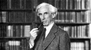 Bertrand Russell, filósofo, escritor y matemático británico. El Premio Nobel fue un firme defensor de la teoría del conocimiento, del empirismo radical (que según sus palabras, quedaría recogido en las tesis del atomismo lógico).