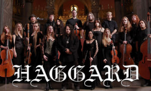 Componentes de la banda alemana de metal neoclásico Haggard. Su estilo, fuertemente influenciado por la música barroca, sirve de banda sonora incomparable para narrar el suplicio de Galileo ante el Tribunal del Santo Oficio.