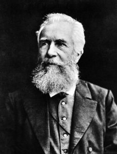 El naturalista alemán Ernst Heinrich Philip August Haeckel es considerado el creador del término ecología, a pesar de que otros autores ya intentaron nombrar las interacciones entre animales y su entorno.